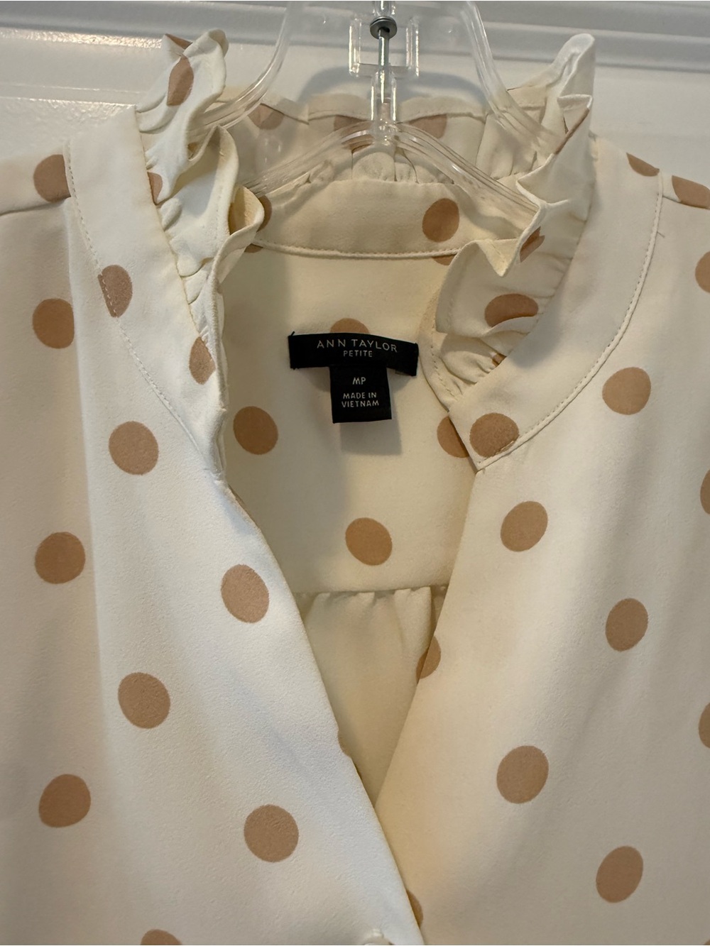 Ann Taylor Polka Dot Ruffle Button in Winter White Size Medium Petite - Picture 3 of 6